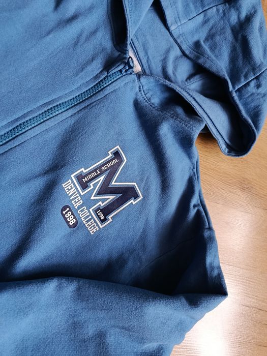 Bluza z kapturem firma Sinsay dla chłopca rozmiar 128/134