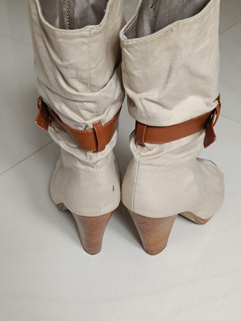 Botki bez palców peep-toe. H&M.