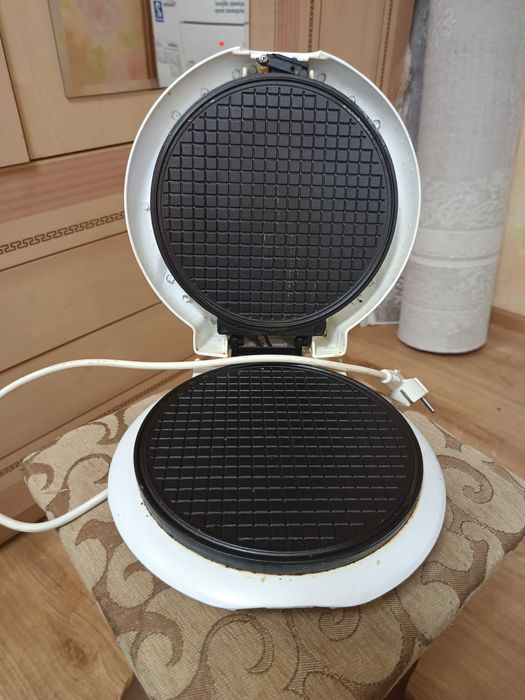 Вафельница электрическая с конусом для рожков Maestro MR-398