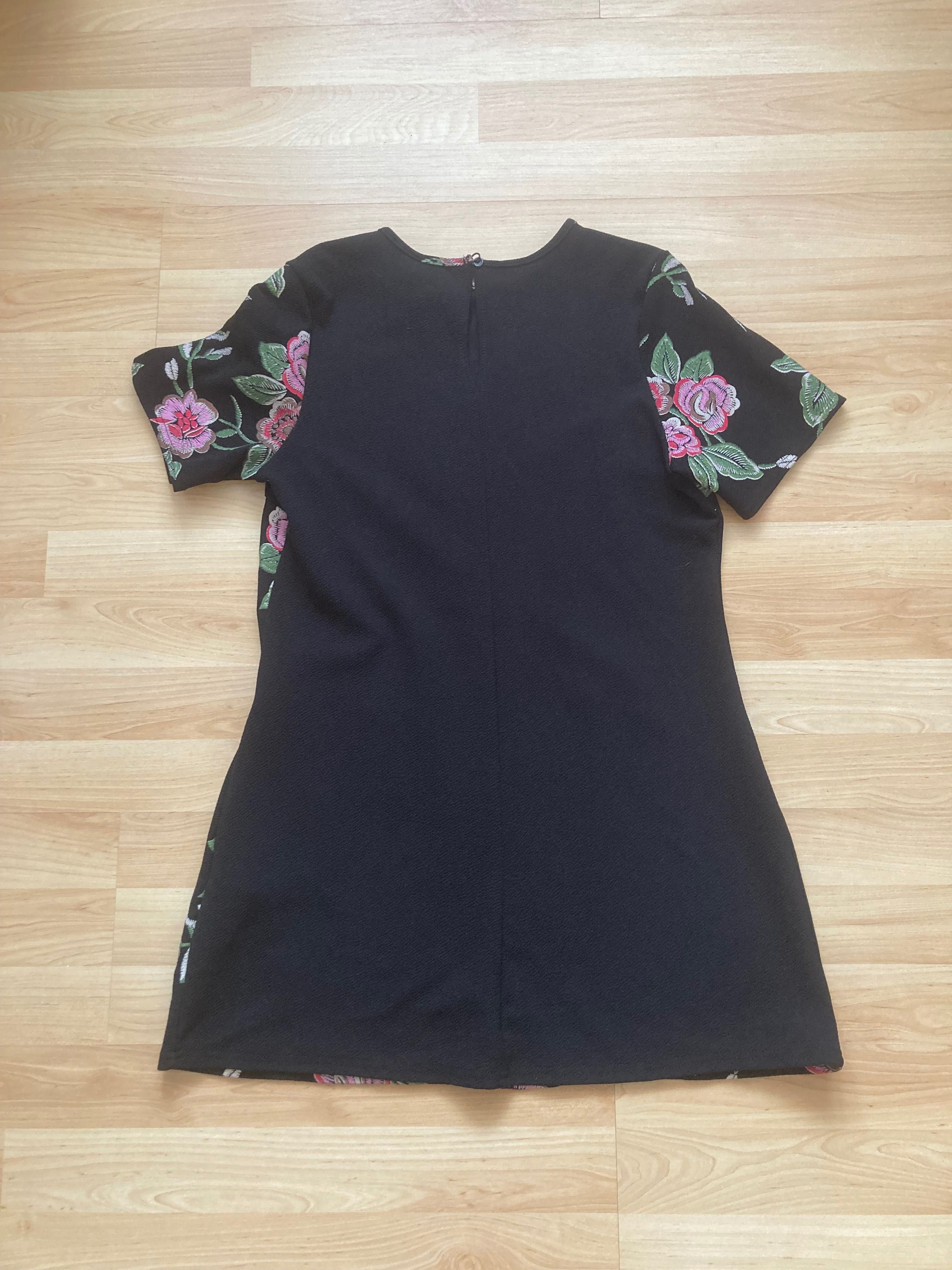 Czarna trapezowa sukienka w kwiaty New Look roz. L