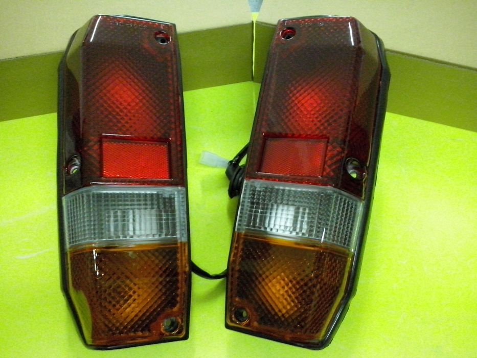 Par de farolins de trás Toyota Land Cruiser VX BJ73 NOVOS