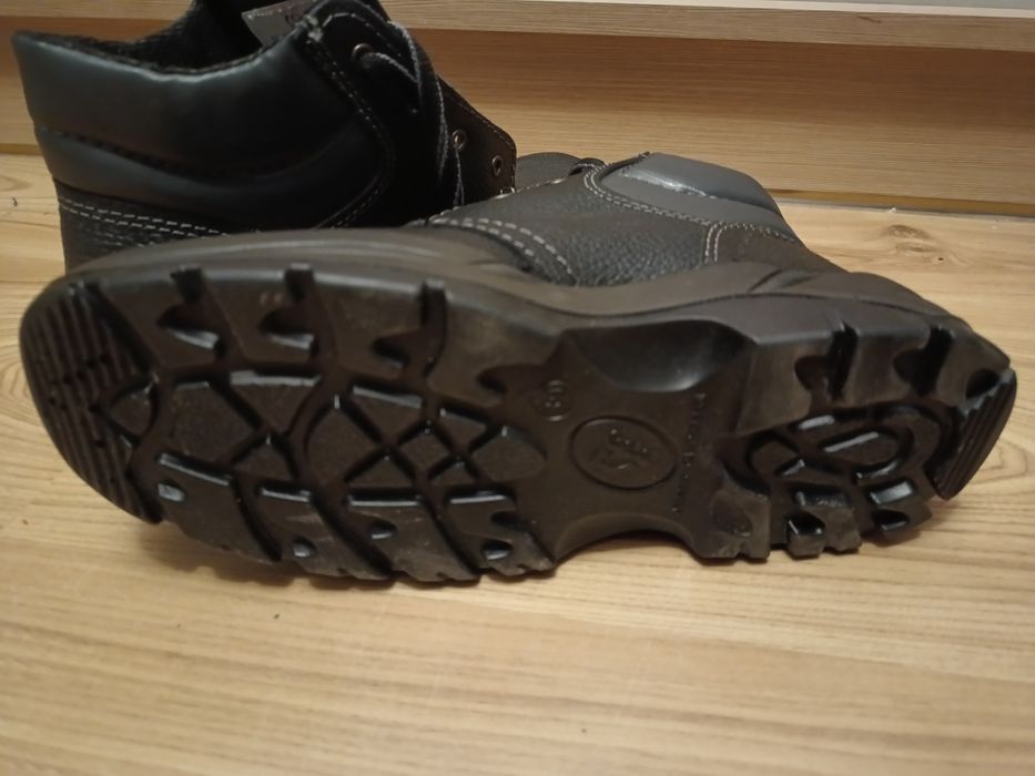 Nowe obuwie robocze rozm. 39
