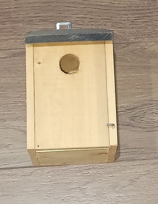 Karmnik budka lęgowa domek dla ptaków z drewna