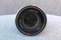 Obiektyw SONY E 50 mm F/1.8 OSS – Idealny do portretów i nie tylko!