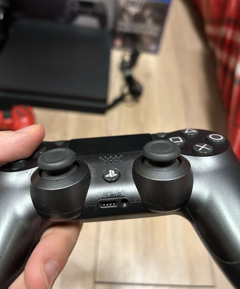 Konsola PlayStation 4 Days Of Play Limited Edition + Gra + Ładowarka