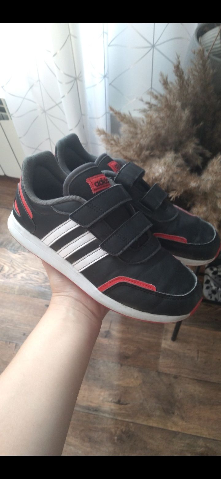 Chłopięce buty adidas na rzepy rozmiar 31