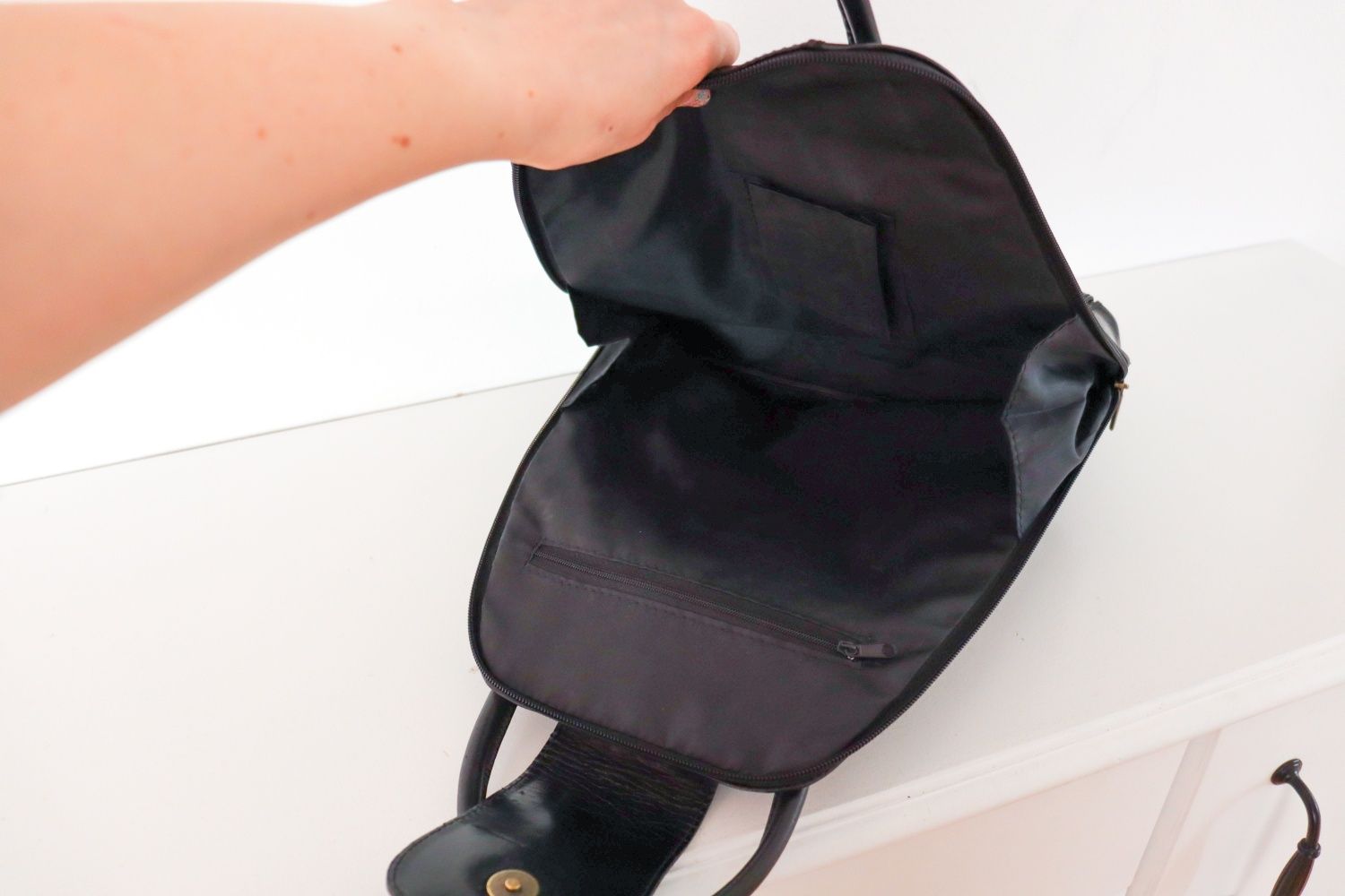 Skórzany czarny plecak z rączkami