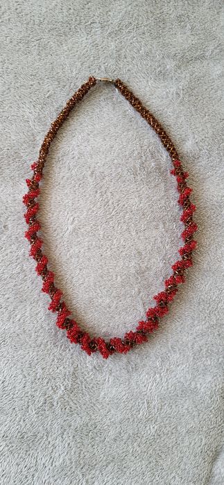 Вироби з бісеру, кольє, джгути