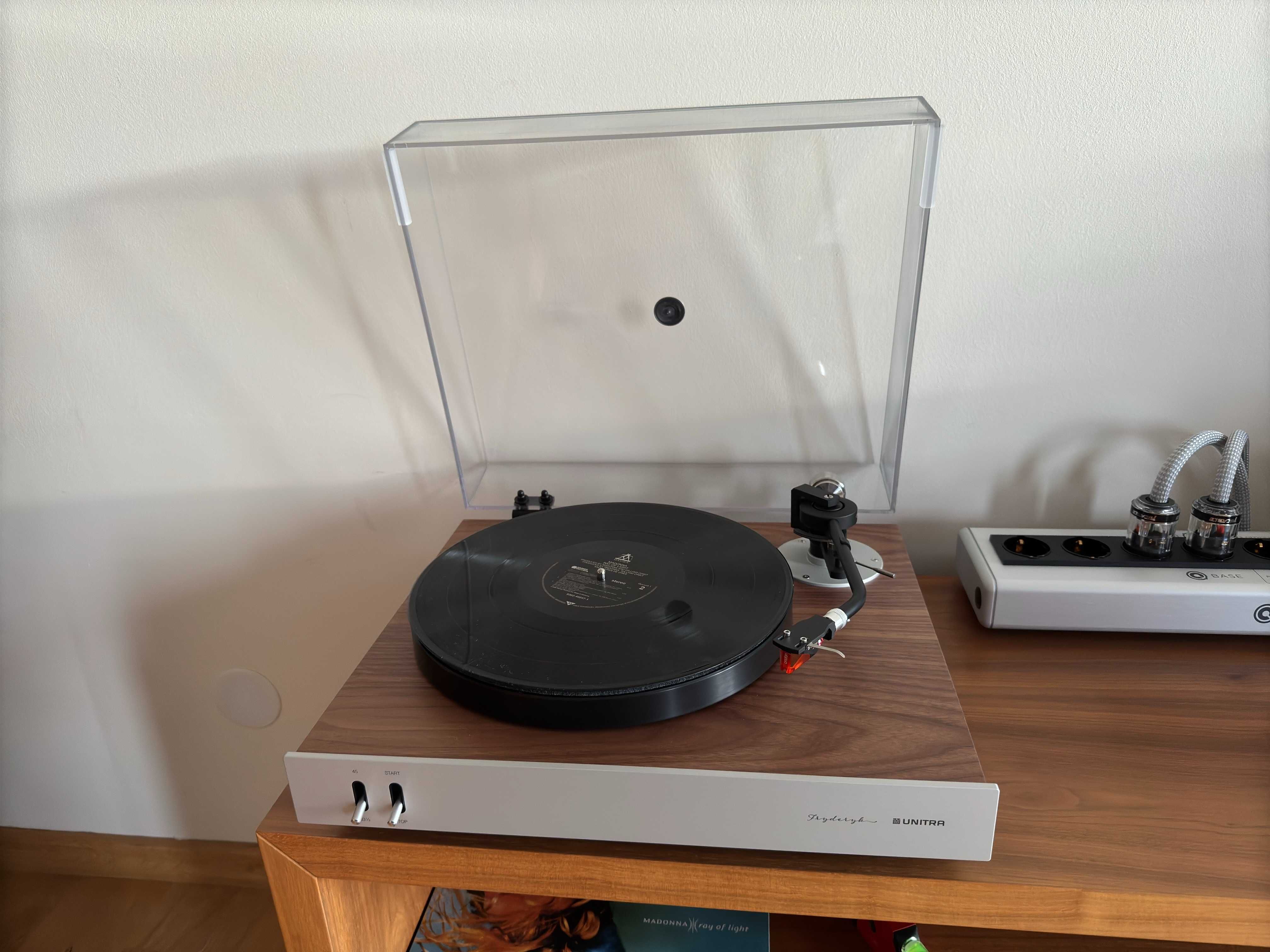 Unitra gramofon GSH-630 FRYDERYK (srebrny / orzech amerykański)