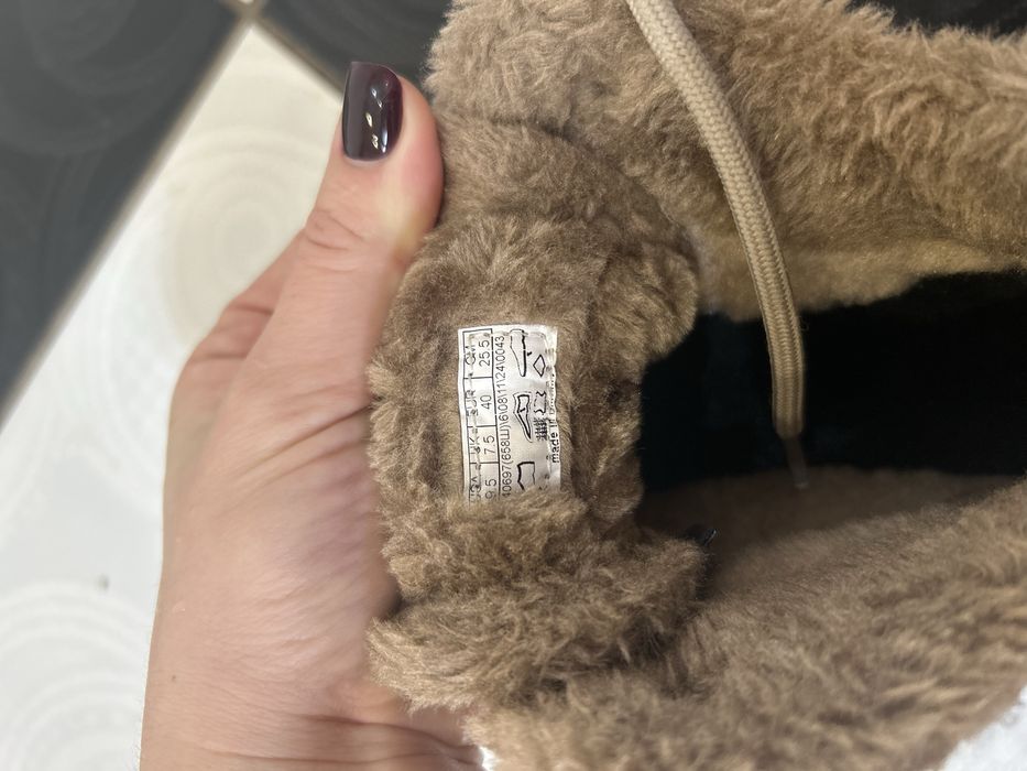 Продам зимові жіночі чоботи Mida