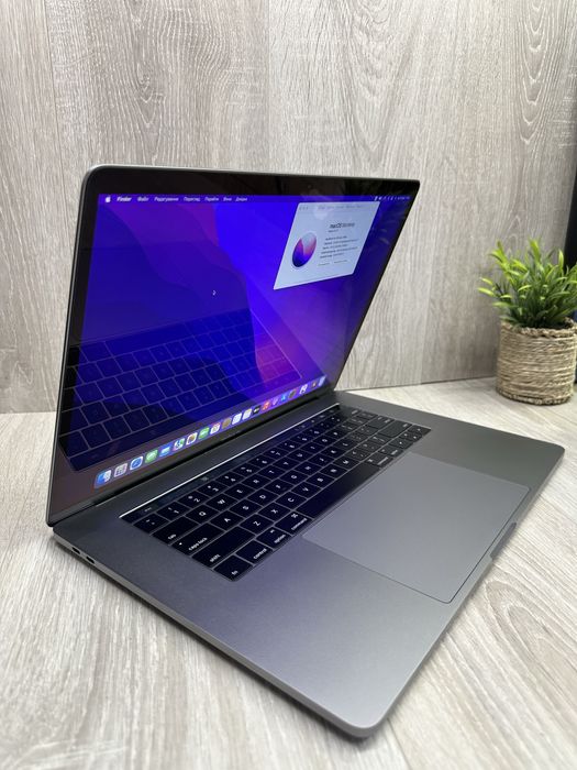 MacBook Pro модель А1707  i7 16/512