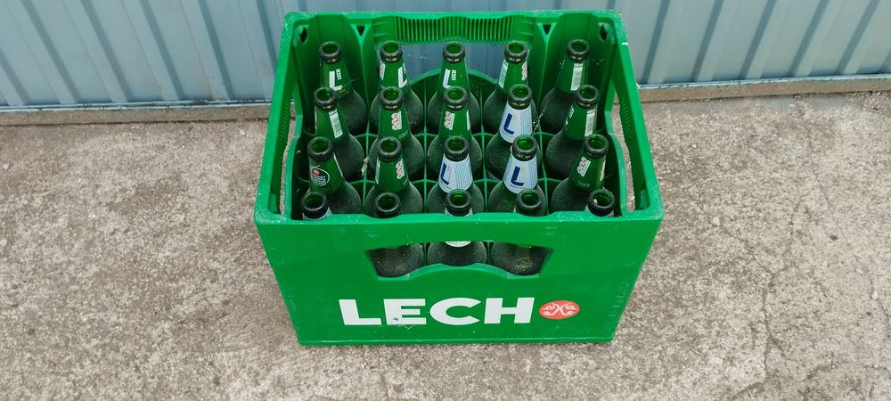 Skrzynki Lech z butelkami zwrotnymi