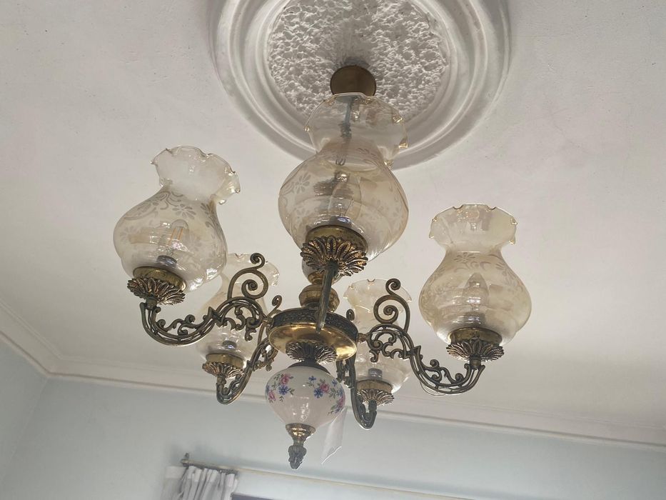 Candeeiro Em Porcelana E Metal Com Cinco lâmpadas