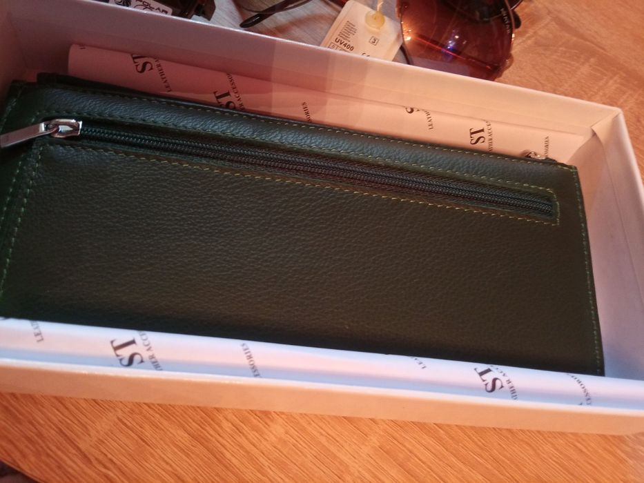 Кожаный женский кошелёк.