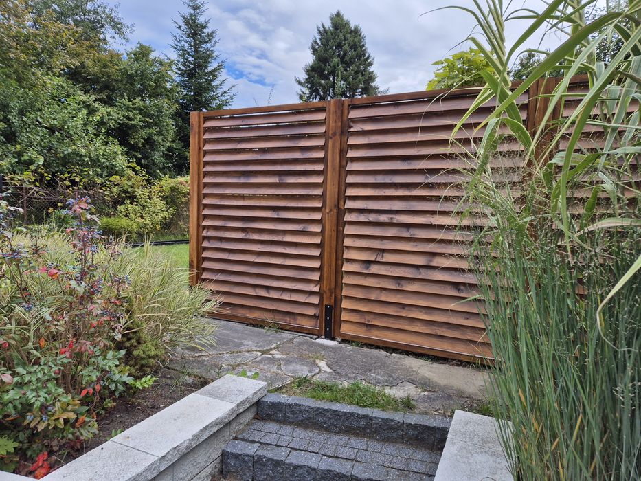 Ogrodzenie żaluzjowe, drewniane. Jeden panel 185x130 plus słupek