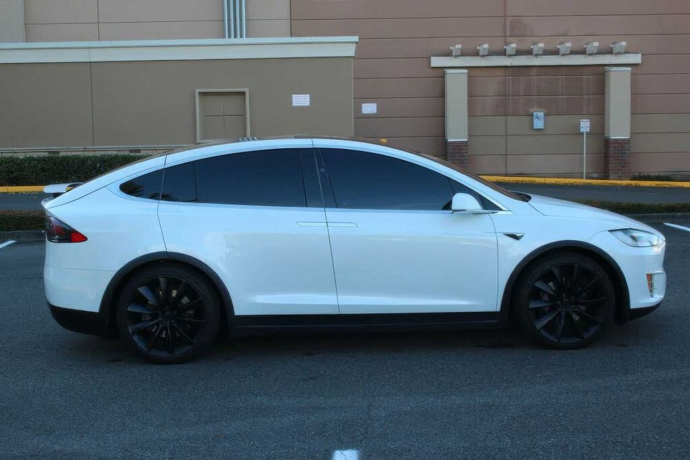 Tesla Model X 75D      2018