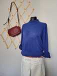Klasyczny sweter niebieski chabrowy kobaltowy cashmere casual basic