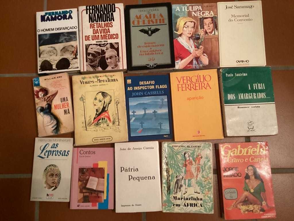Livros variados em bom estado