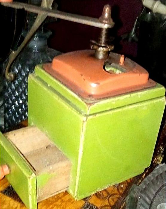 Stare dwa młynki do pieprzu