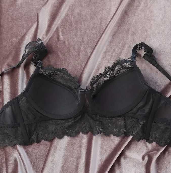 Conforto e Elegância: Sutiã de Renda Preto – Tamanho 95D