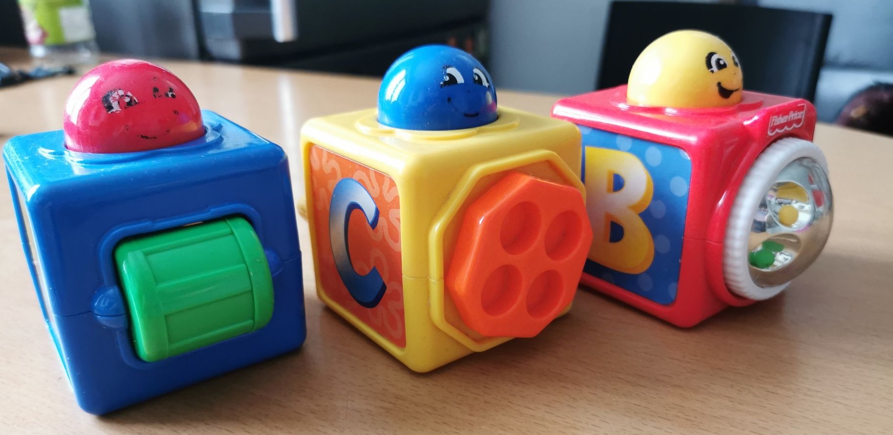 Aktywne klocki ze zwierzętami Fisher Price