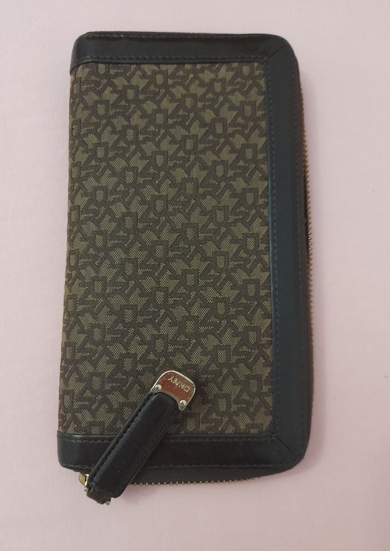 Portfólio DKNY muito bom estado