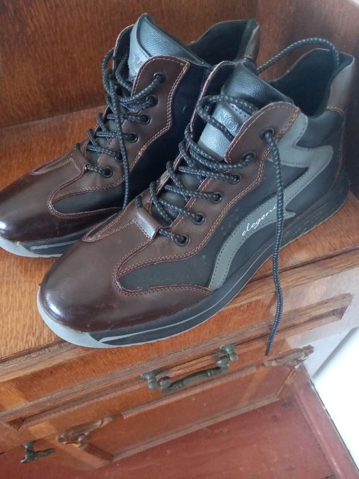 Продам осінню зимове взуття,ціна перше фото 1000грн,друге 900грн