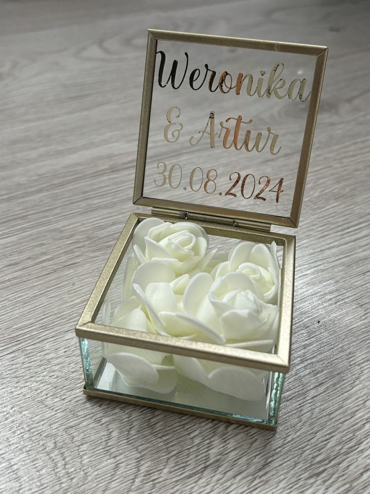 Pudełko na obrączki złote