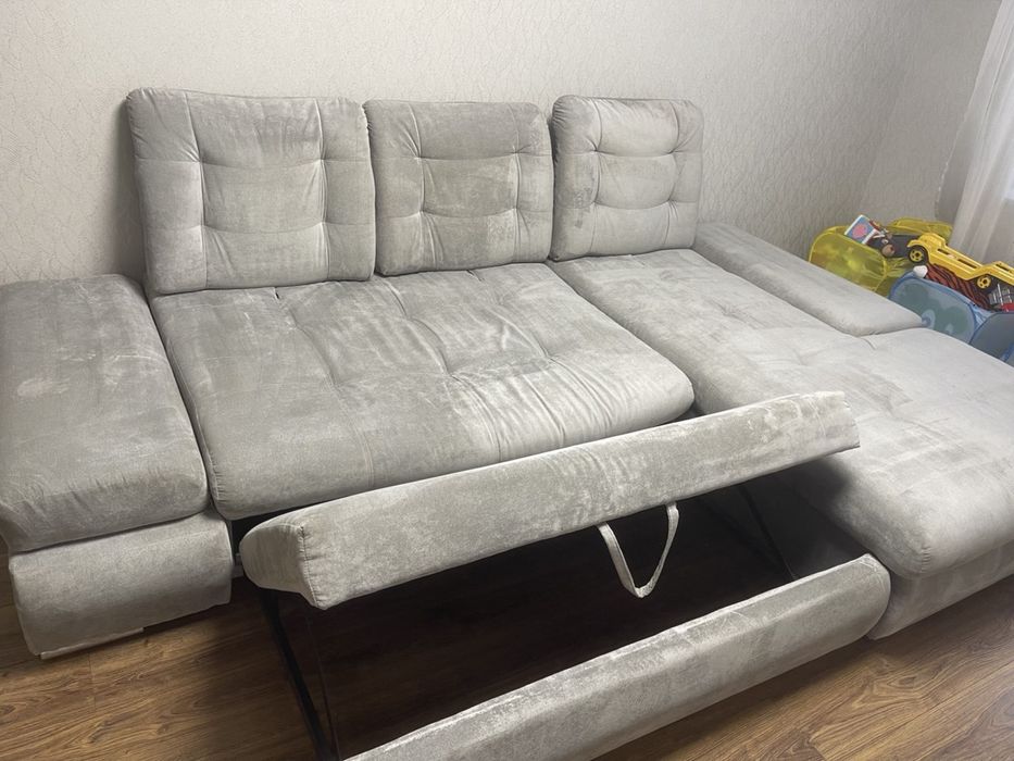 ТЕРМІНОВО продам диван 2м*3м