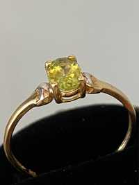 Złoty pierścionek z peridotem p.375