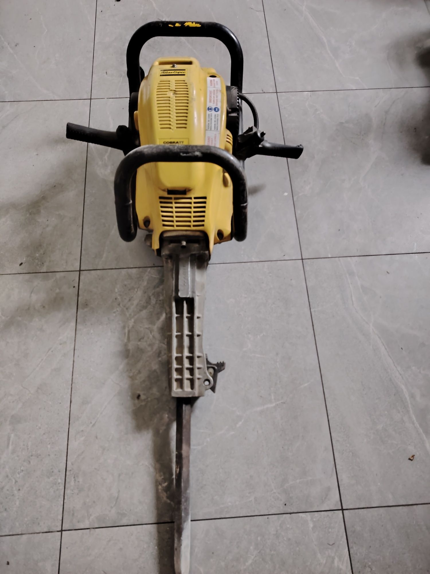 Młot udarowy spalinowy atlas Copco Cobra Tt