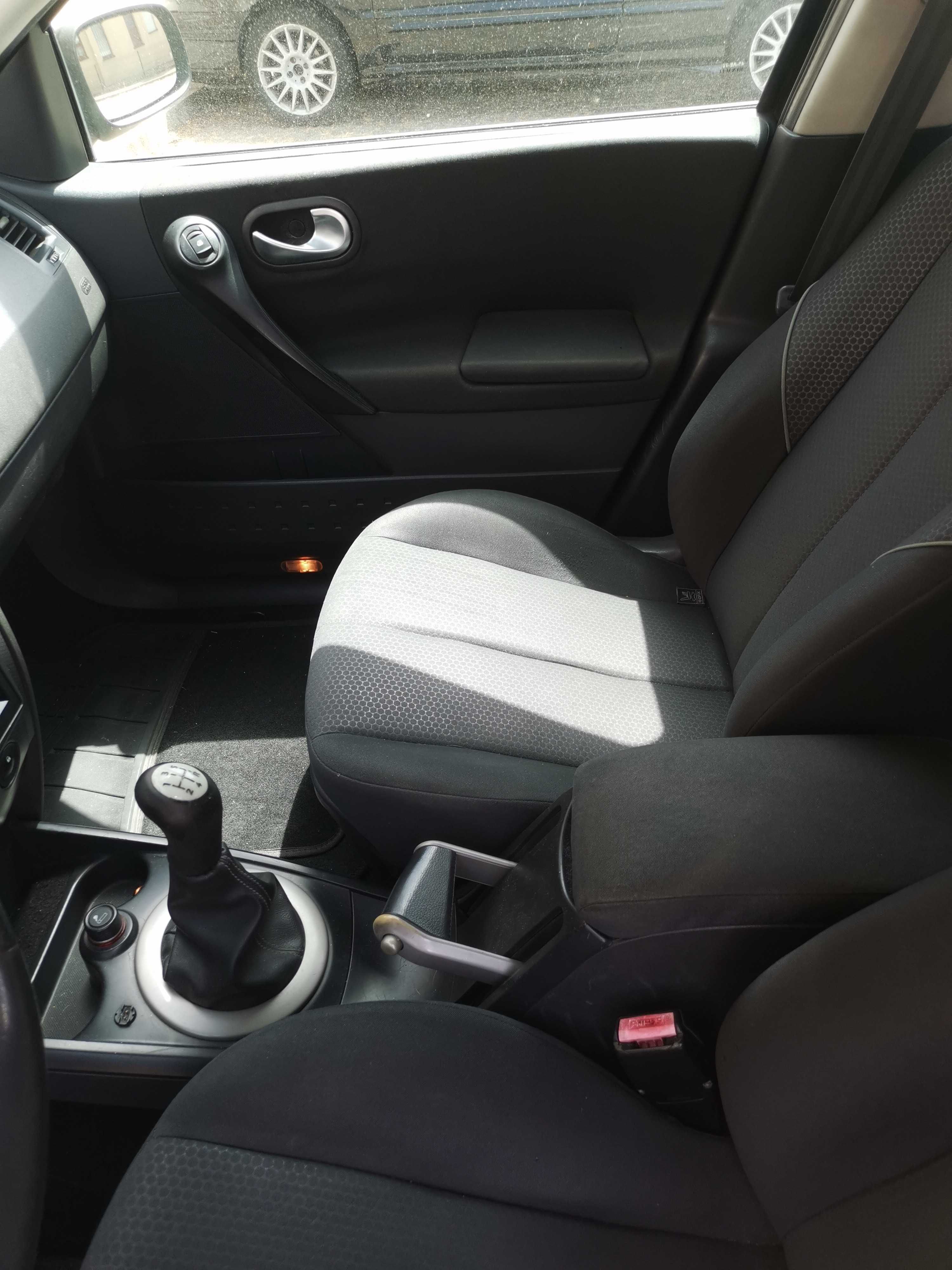 Renault Megane Sedan ll muito bem estimado