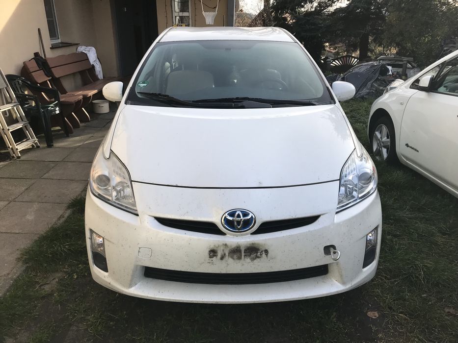 Cały na czesci Toyota prius III kod lakieru  070