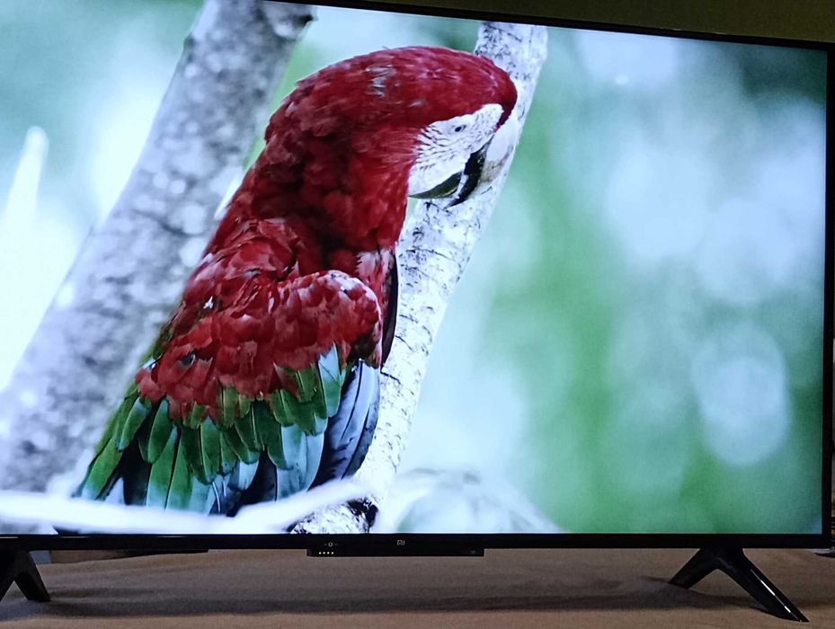 Markowy 43 cale, bardzo dobry Smart TV, UHD 4K.