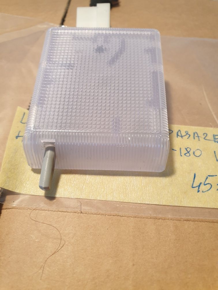 Lampka schowka mercedes W 202 C-180 99 rok