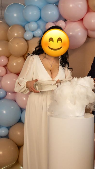 Белое платье , с легким голубым оттенком