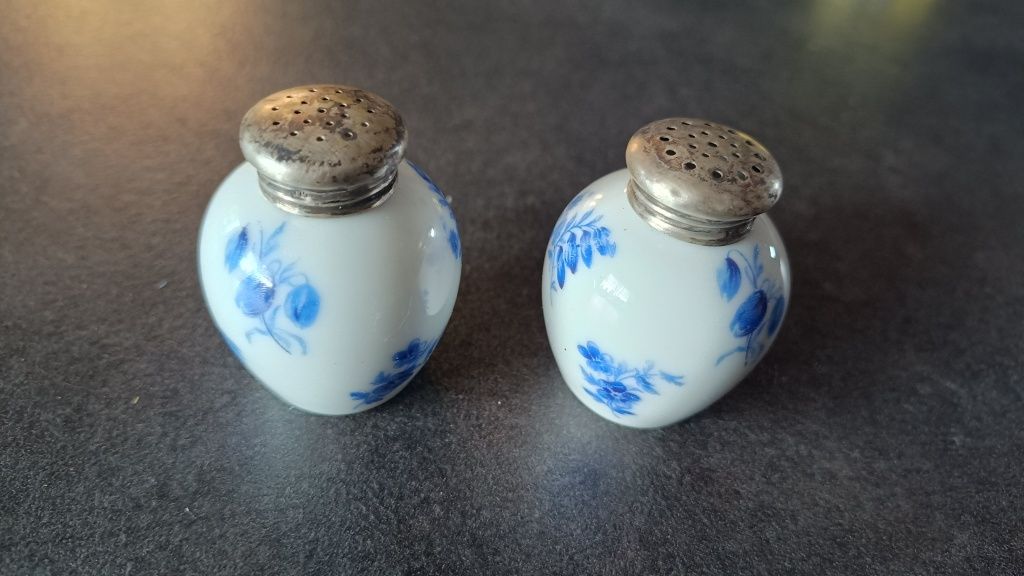 Porcelana solniczka i pieprzniczka oprawione srebrem