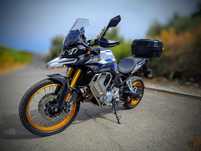Voge 900DSX de garagem