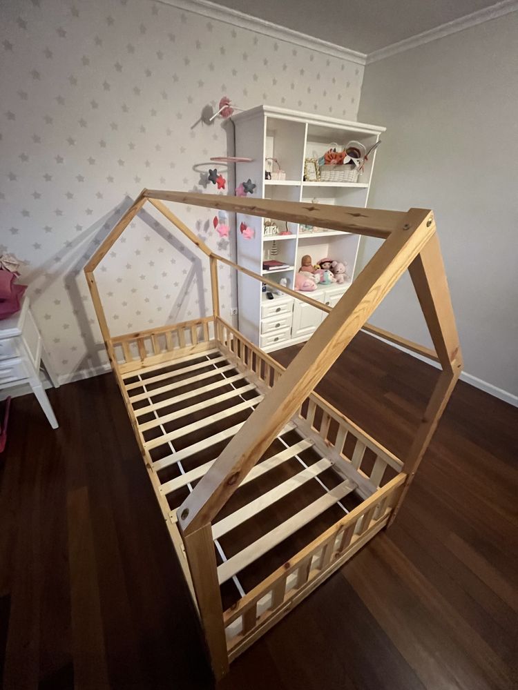 Cama montessori em pinho natural