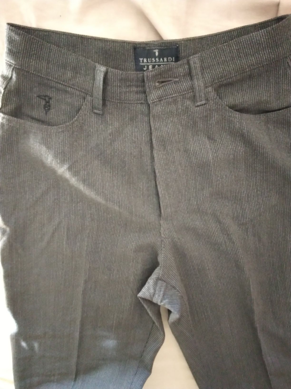 Calça sarja 36 com riscas cinzentas