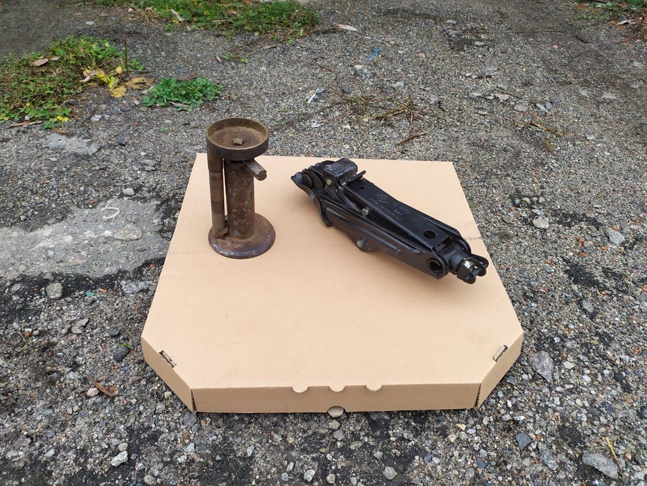 Гарні автомобільні домкрати