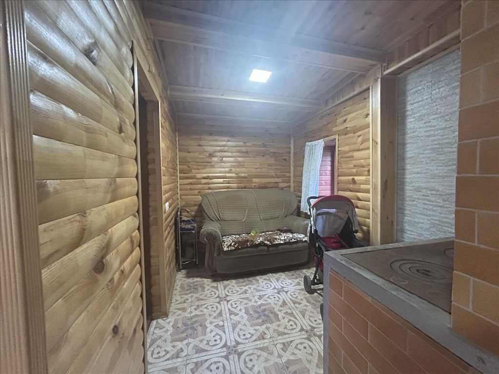 Затишний будинок з ділянкою в передмісті Полтави