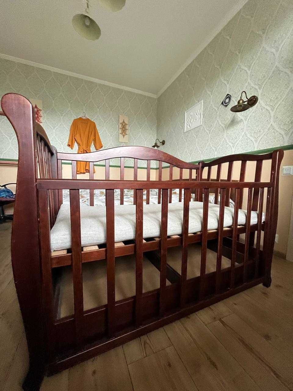 Детская кроватка (в подарок матрас)