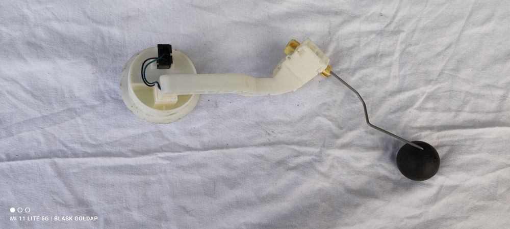 Czujnik Poziomu Paliwa w Zbiorniku Audi S6 4.2 Q 340 KM Automat 2000 r