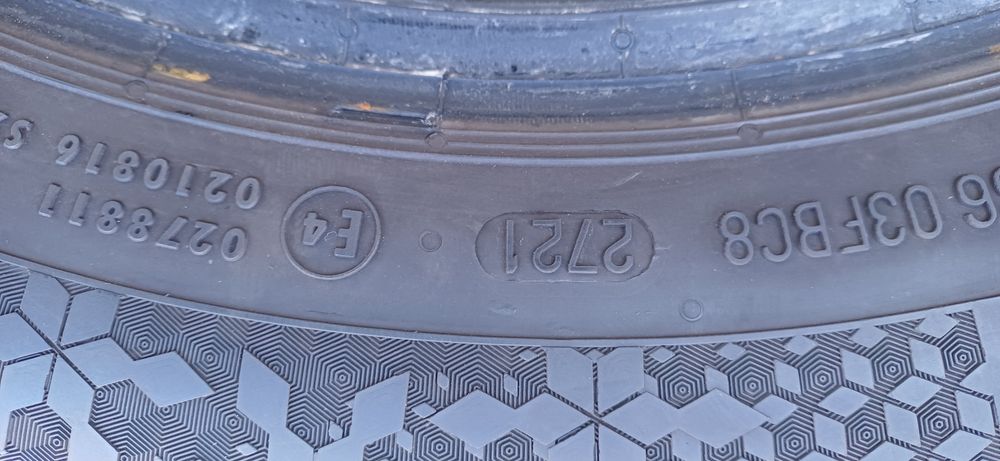 205/60R16 92H CONTINENTAL , dwie używane opony zimowe.
