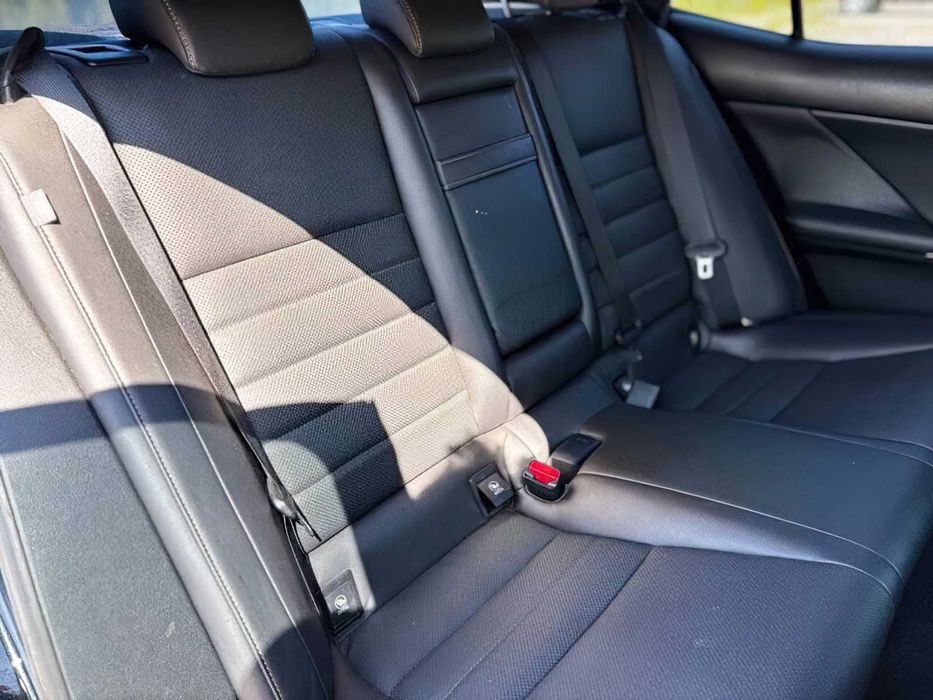 Lexus IS 250 Crafted Line      2015