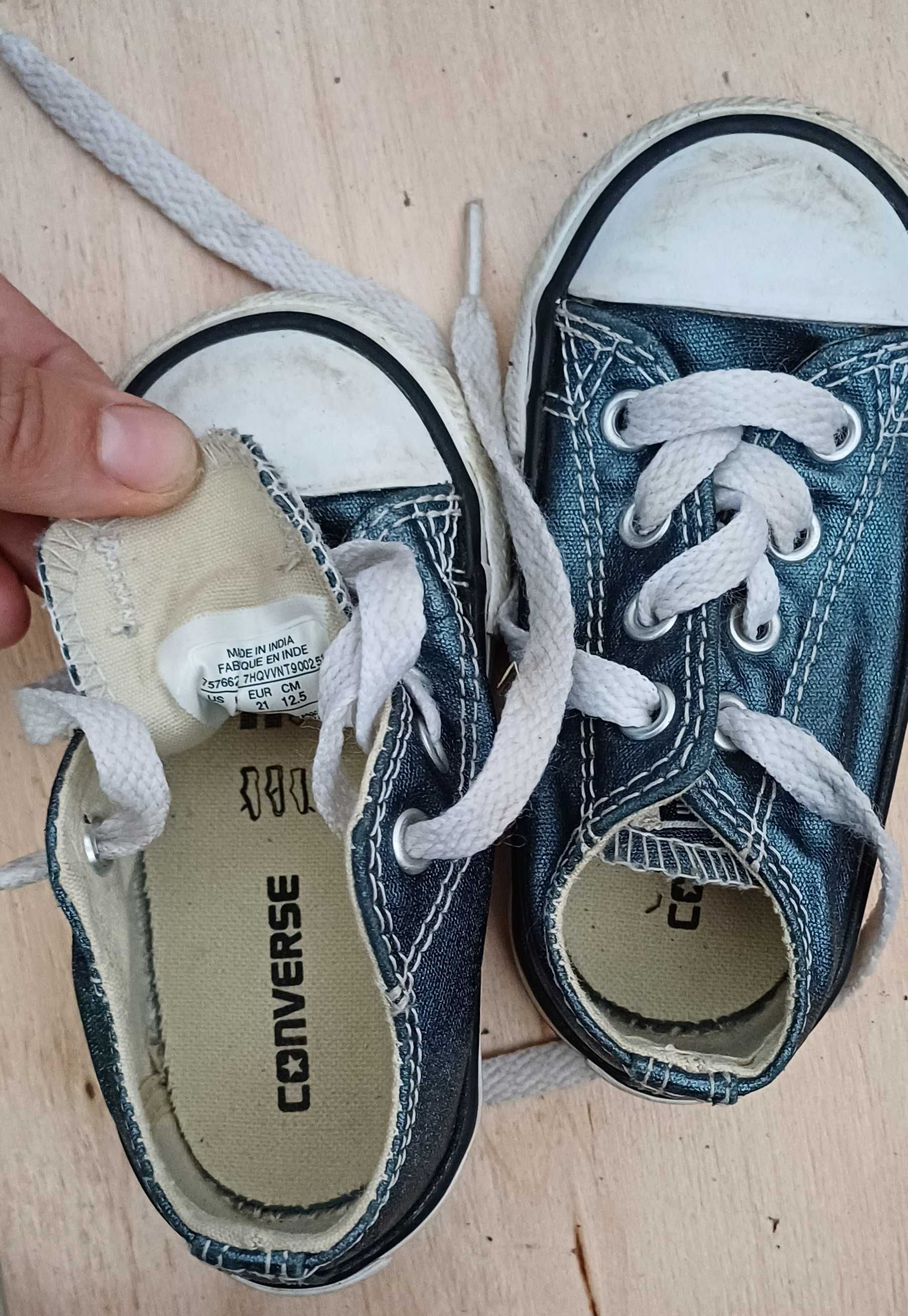 Sapatilhas e sapato