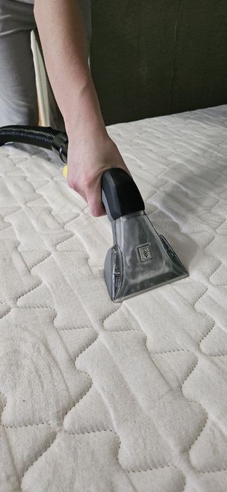 Клінінг Київ,  сезонне миття вікон, хімчистка м'яких меблів