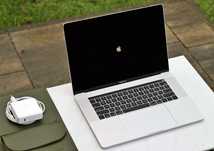 Macbook Pro 15 VEGA 20 i9 32GB 512GB - nowa bateria i gratisy