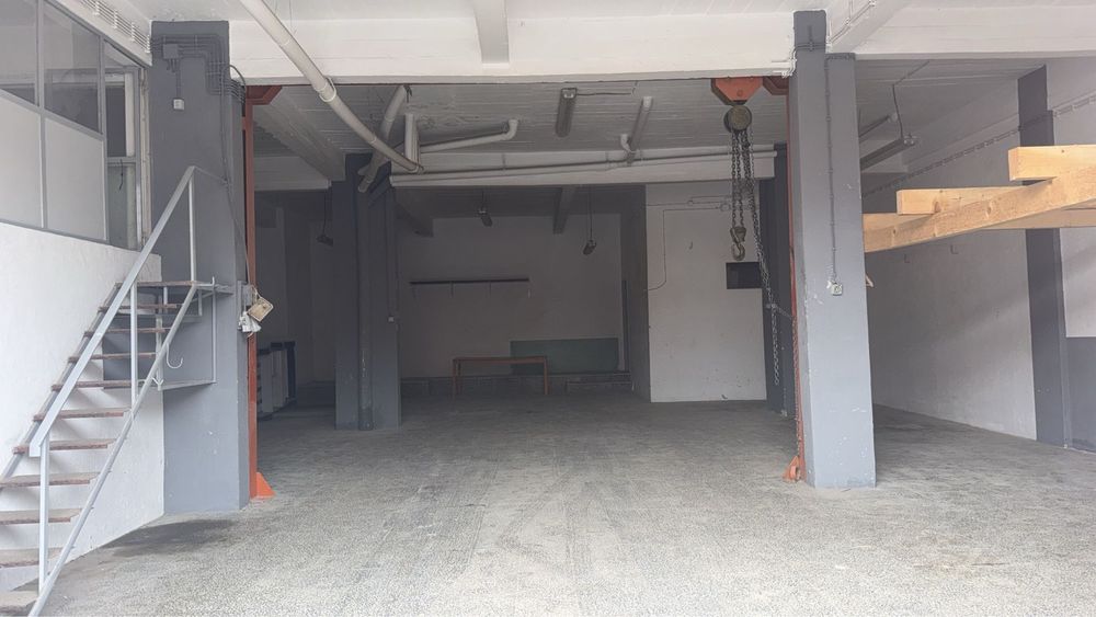 Armazem 210m2 odivelas